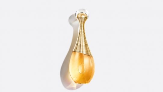 Bouteille de parfum dorée élégante