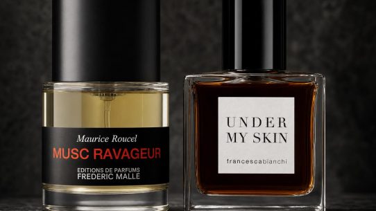 Deux flacons de parfum de luxe sur marbre
