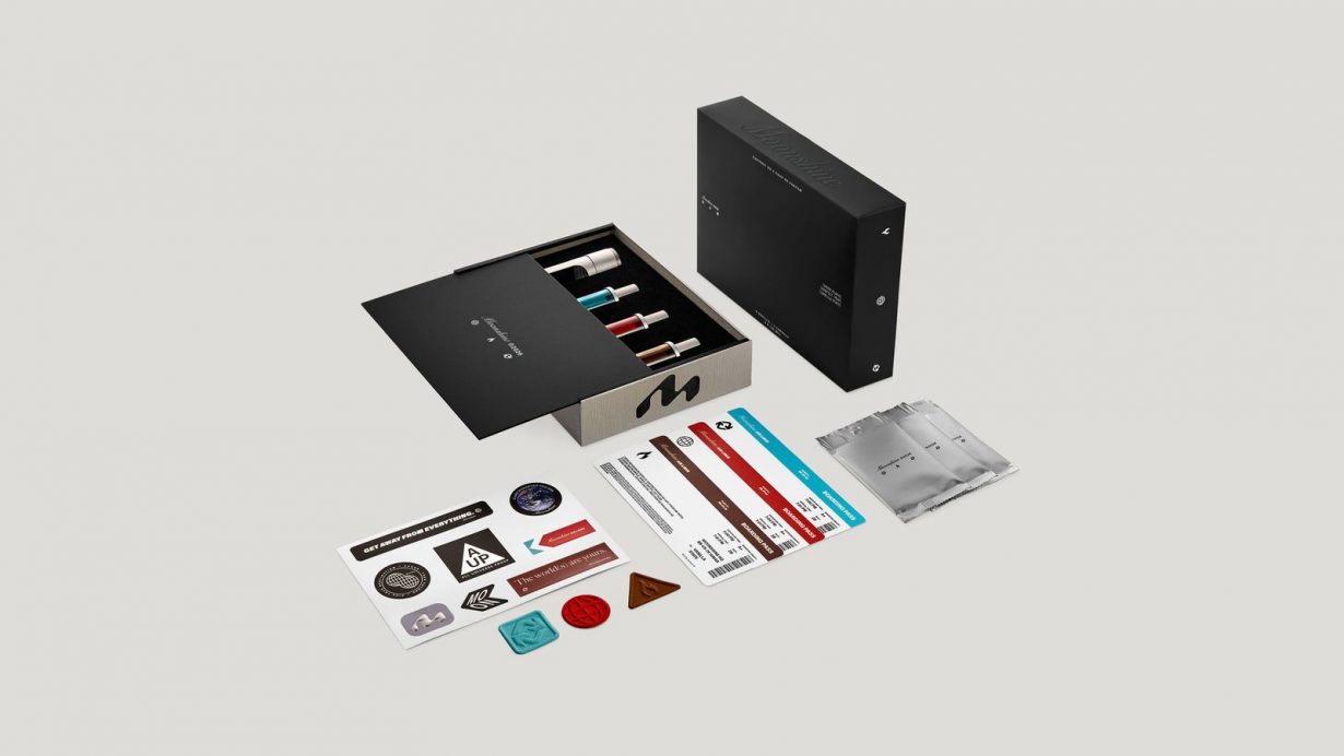 Coffret Intégral Moonshine : capsule, trois flacons de 30 ml, cartes d'embarquement et stickers